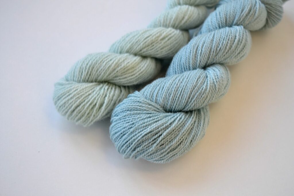 HOW TO DYE YARN WITH JAPANESE INDIGO, BLENDER METHOD, ORGANIC COLOR, BLUE GREEN